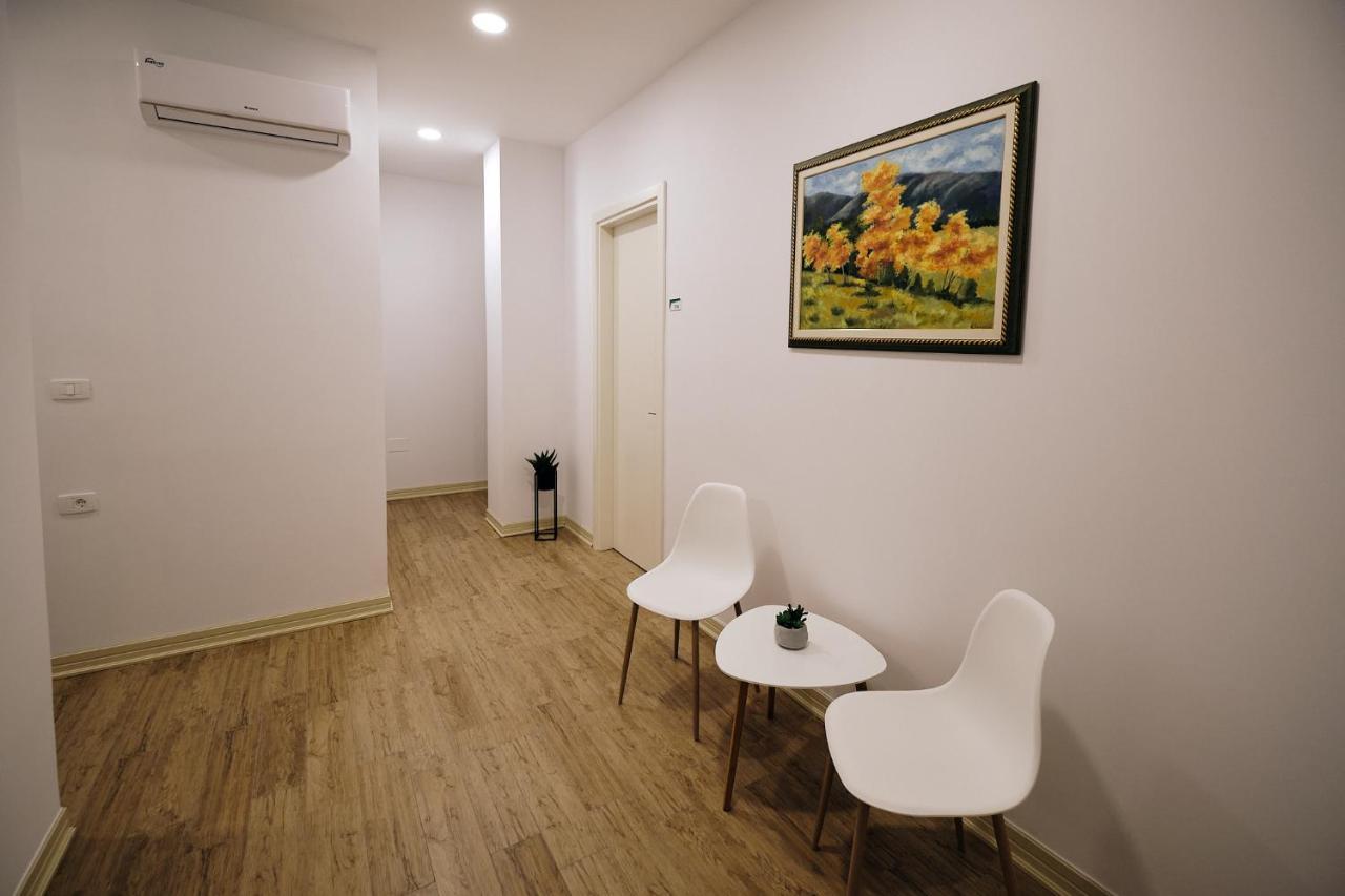 In Center Hotel Τίρανα Εξωτερικό φωτογραφία
