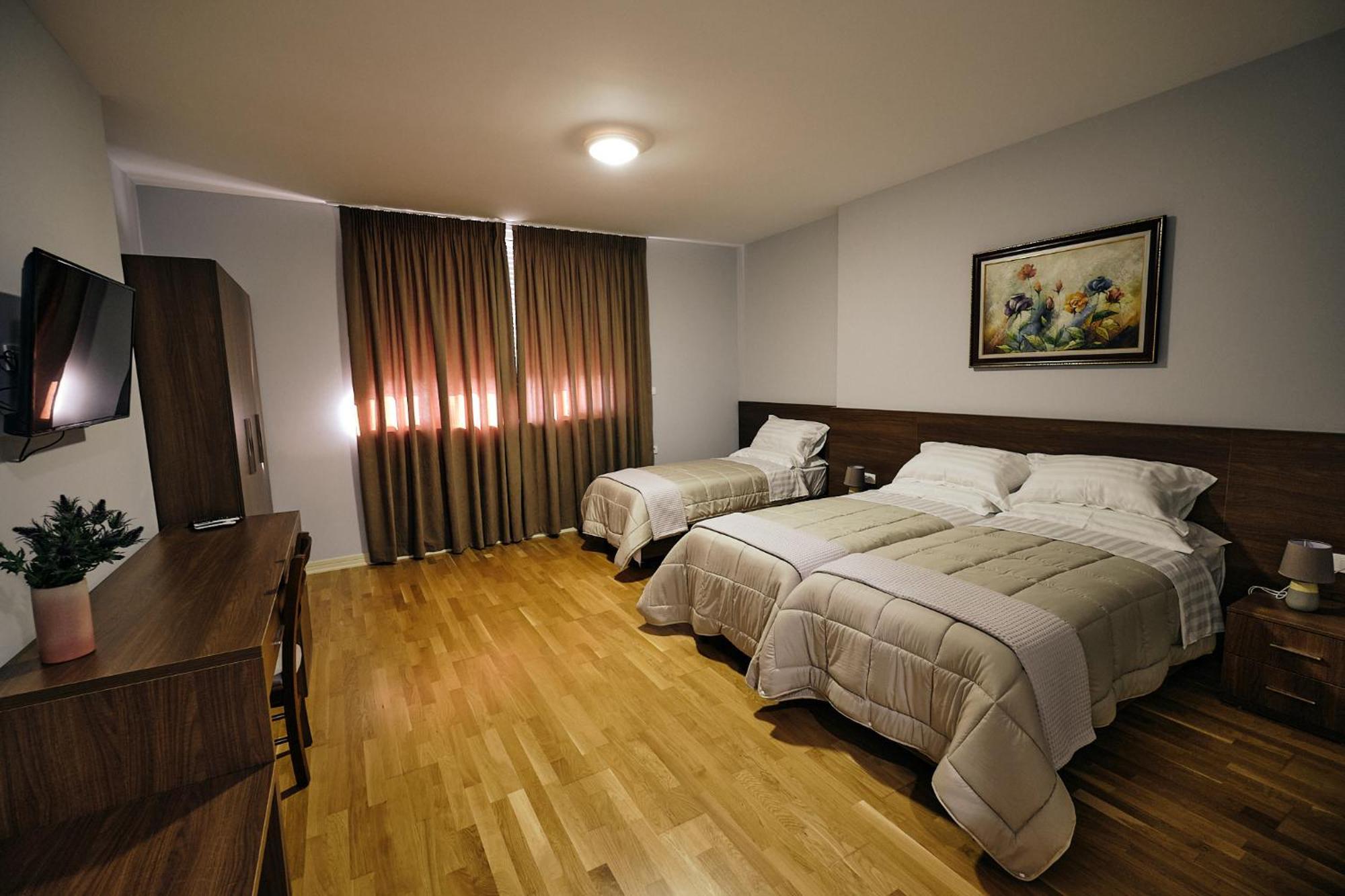 In Center Hotel Τίρανα Εξωτερικό φωτογραφία